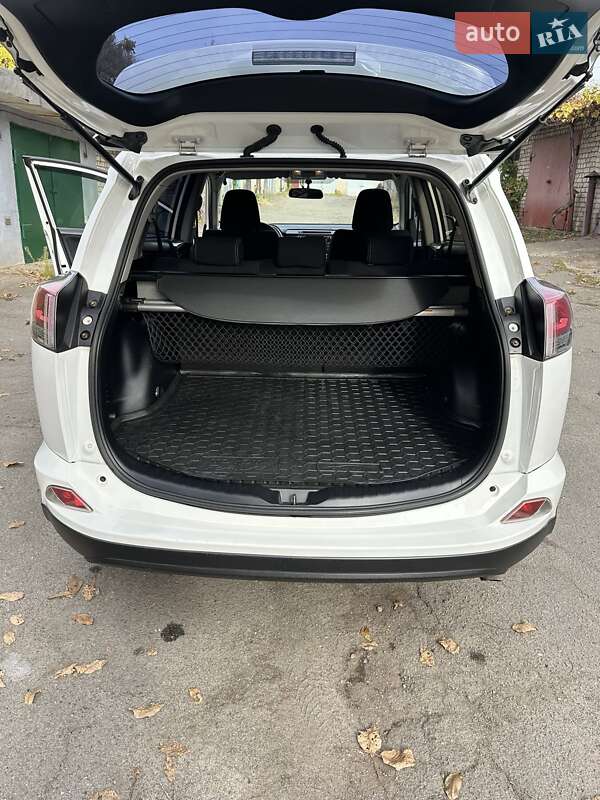 Внедорожник / Кроссовер Toyota RAV4 2016 в Кривом Роге фото 7 Внедорожник / Кроссовер Toyota RAV4 2016 в Кривом Роге
