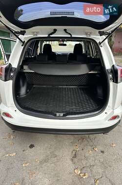 Позашляховик / Кросовер Toyota RAV4 2016 в  фото 7 Позашляховик / Кросовер Toyota RAV4 2016 в