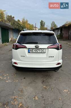 Позашляховик / Кросовер Toyota RAV4 2016 в  фото 4 Позашляховик / Кросовер Toyota RAV4 2016 в