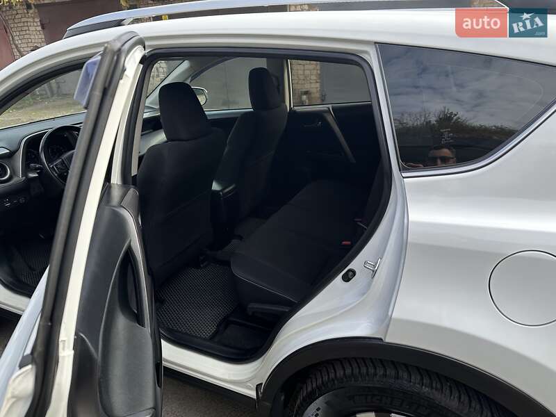 Внедорожник / Кроссовер Toyota RAV4 2016 в Кривом Роге фото 9 Внедорожник / Кроссовер Toyota RAV4 2016 в Кривом Роге