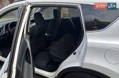 Позашляховик / Кросовер Toyota RAV4 2016 в  фото 9 Позашляховик / Кросовер Toyota RAV4 2016 в