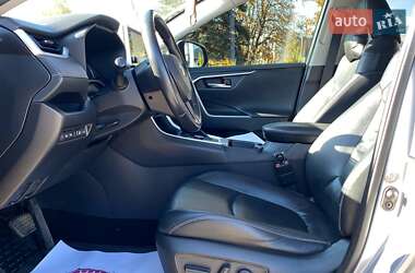 Внедорожник / Кроссовер Toyota RAV4 2020 в 