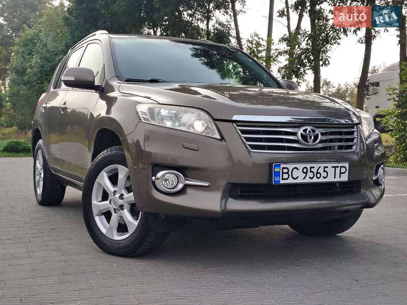 Позашляховик / Кросовер Toyota RAV4 2010 в Львові