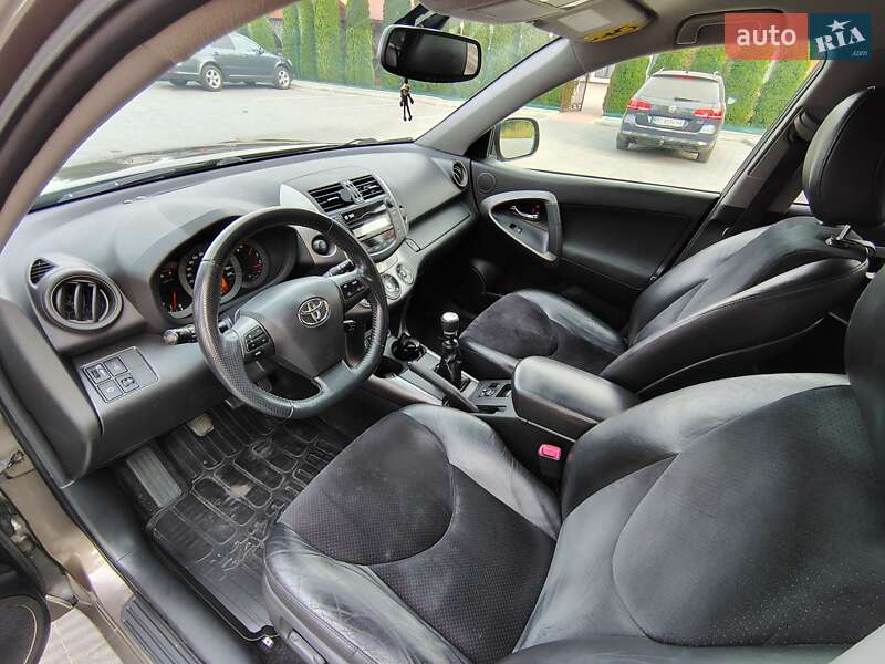 Позашляховик / Кросовер Toyota RAV4 2010 в Львові