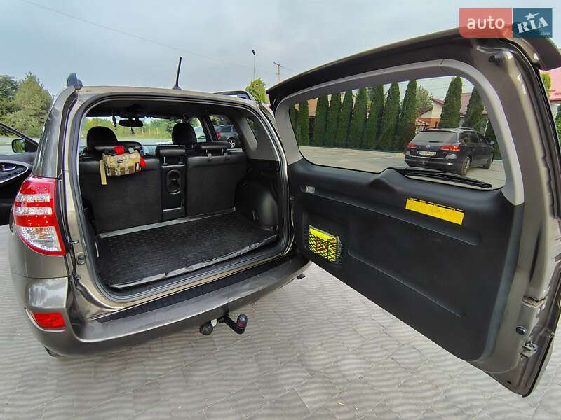 Позашляховик / Кросовер Toyota RAV4 2010 в Львові