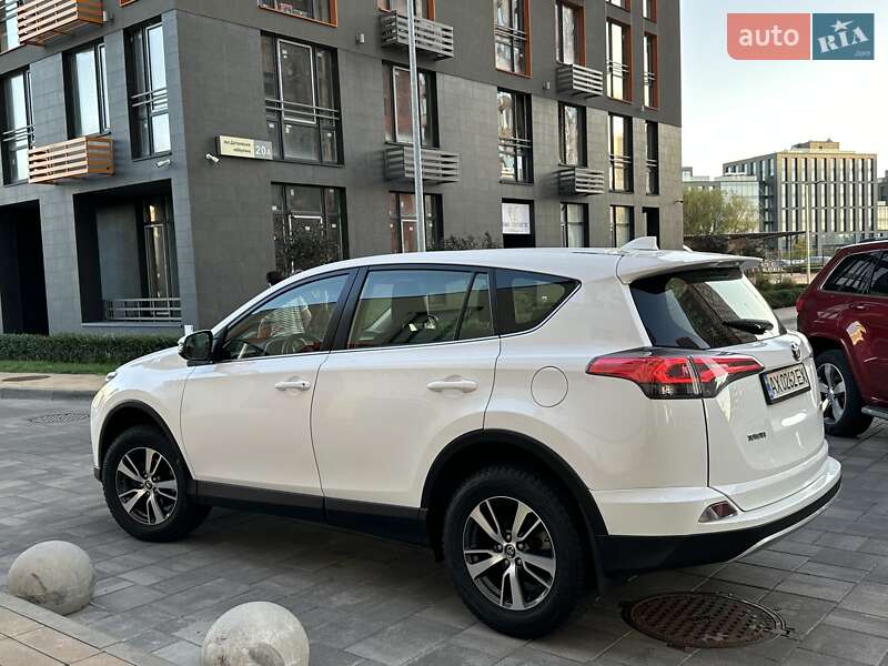 Внедорожник / Кроссовер Toyota RAV4 2017 в Киеве