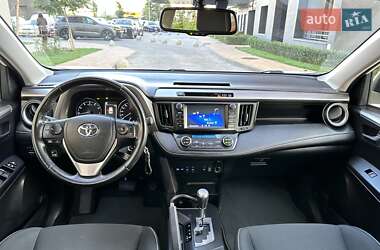 Внедорожник / Кроссовер Toyota RAV4 2017 в 