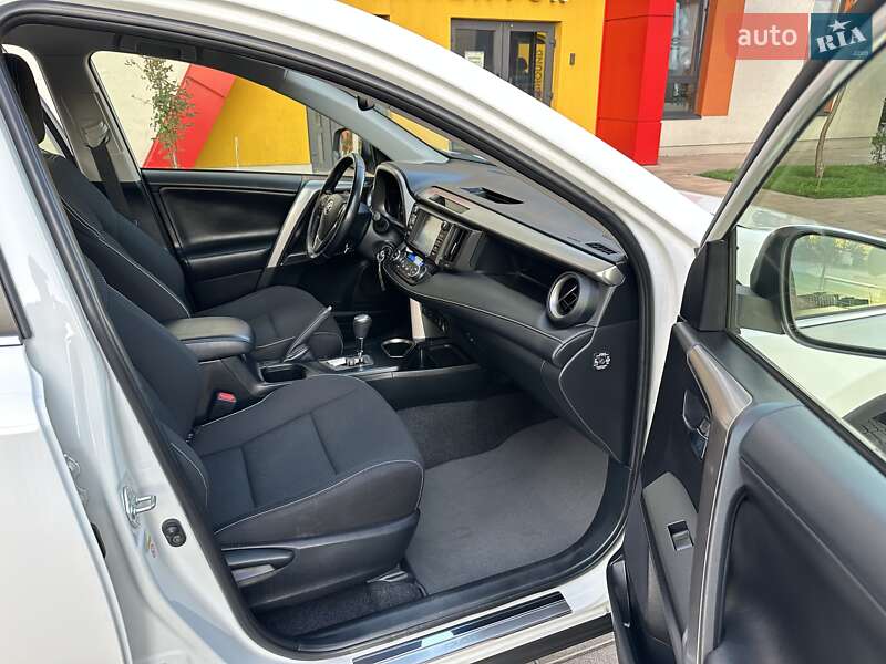 Внедорожник / Кроссовер Toyota RAV4 2017 в Киеве