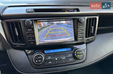Внедорожник / Кроссовер Toyota RAV4 2017 в 