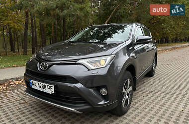 Внедорожник / Кроссовер Toyota RAV4 2016 в Киеве