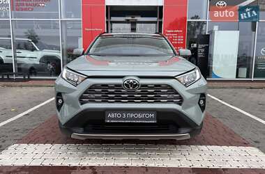 Внедорожник / Кроссовер Toyota RAV4 2023 в 