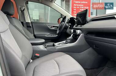 Внедорожник / Кроссовер Toyota RAV4 2023 в 