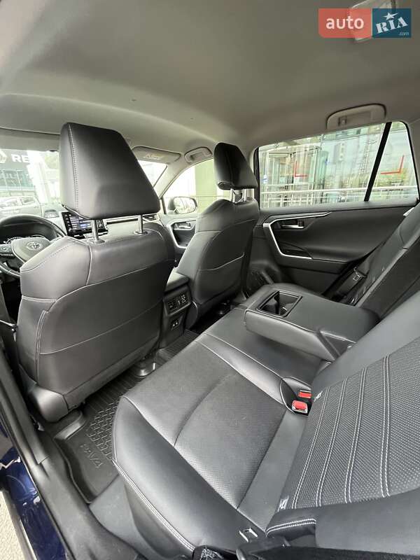 Позашляховик / Кросовер Toyota RAV4 2019 в Києві фото 10 Позашляховик / Кросовер Toyota RAV4 2019 в Києві