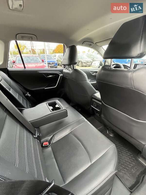 Позашляховик / Кросовер Toyota RAV4 2019 в Києві фото 13 Позашляховик / Кросовер Toyota RAV4 2019 в Києві