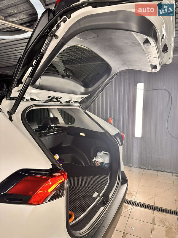 Позашляховик / Кросовер Toyota RAV4 2019 в Києві