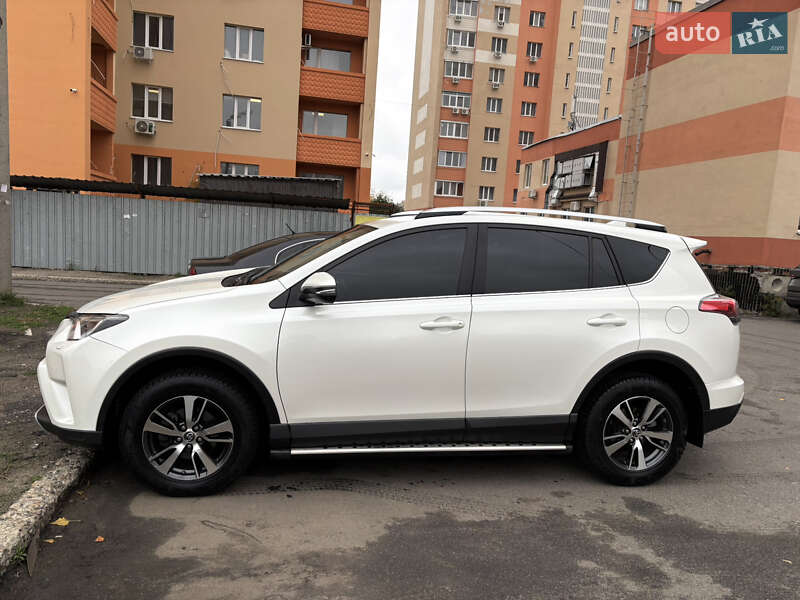 Позашляховик / Кросовер Toyota RAV4 2016 в Харкові