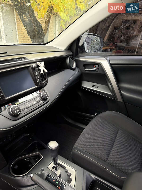 Позашляховик / Кросовер Toyota RAV4 2016 в Харкові