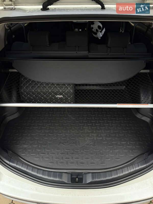 Позашляховик / Кросовер Toyota RAV4 2016 в Харкові