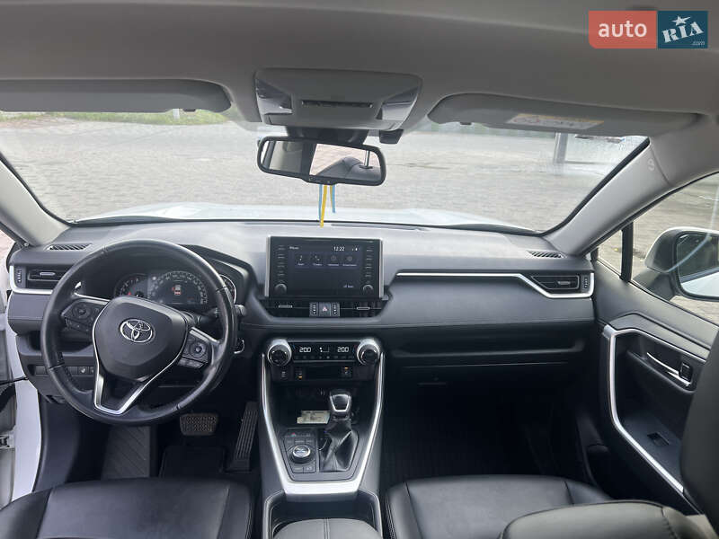 Внедорожник / Кроссовер Toyota RAV4 2019 в Ровно