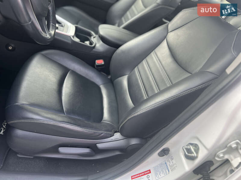 Внедорожник / Кроссовер Toyota RAV4 2019 в Ровно