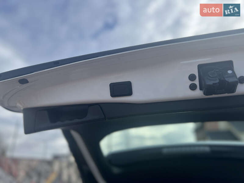 Внедорожник / Кроссовер Toyota RAV4 2019 в Ровно