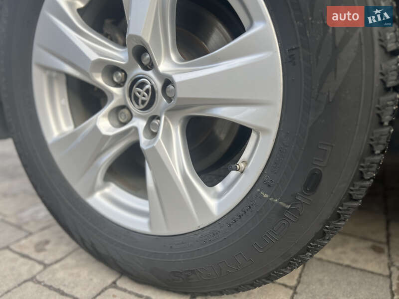 Внедорожник / Кроссовер Toyota RAV4 2019 в Ровно