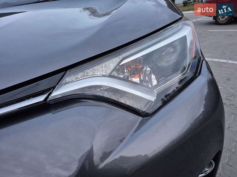 Позашляховик / Кросовер Toyota RAV4 2016 в Дніпрі