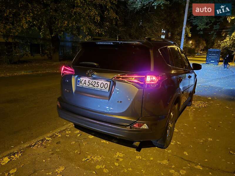 Позашляховик / Кросовер Toyota RAV4 2016 в Дніпрі