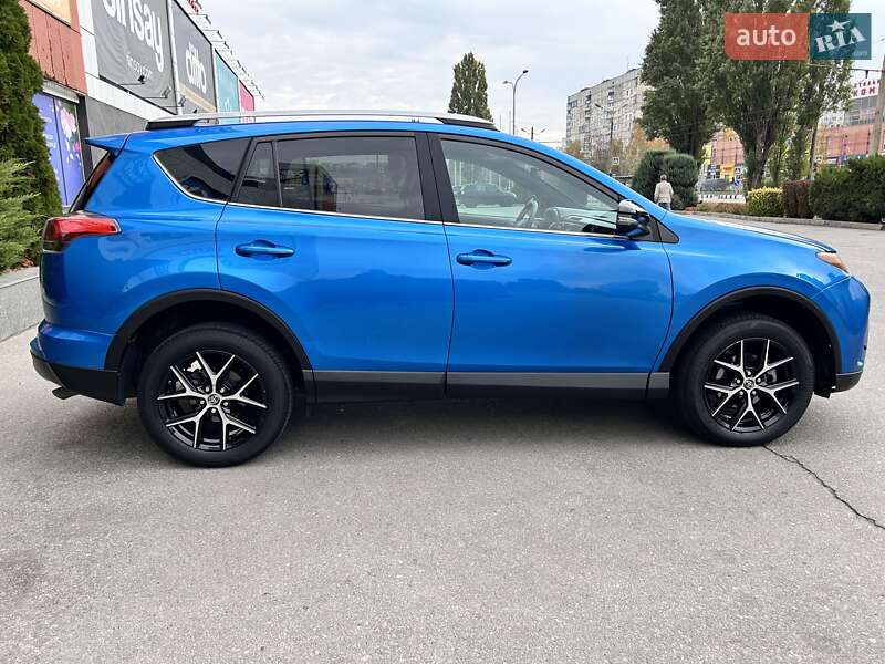 Позашляховик / Кросовер Toyota RAV4 2017 в Харкові
