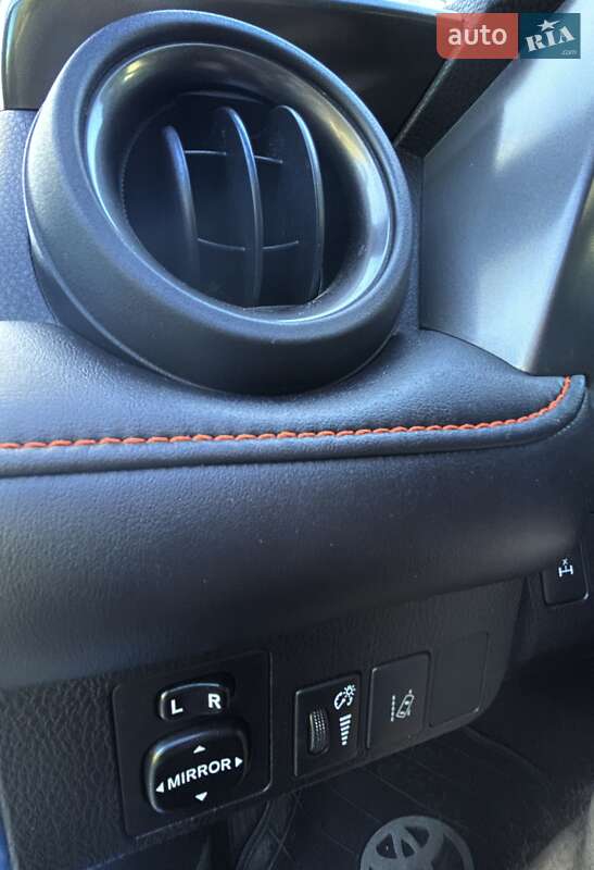 Позашляховик / Кросовер Toyota RAV4 2017 в Харкові