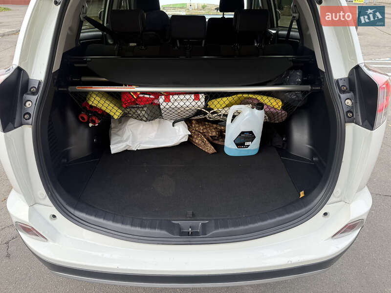 Внедорожник / Кроссовер Toyota RAV4 2017 в Днепре