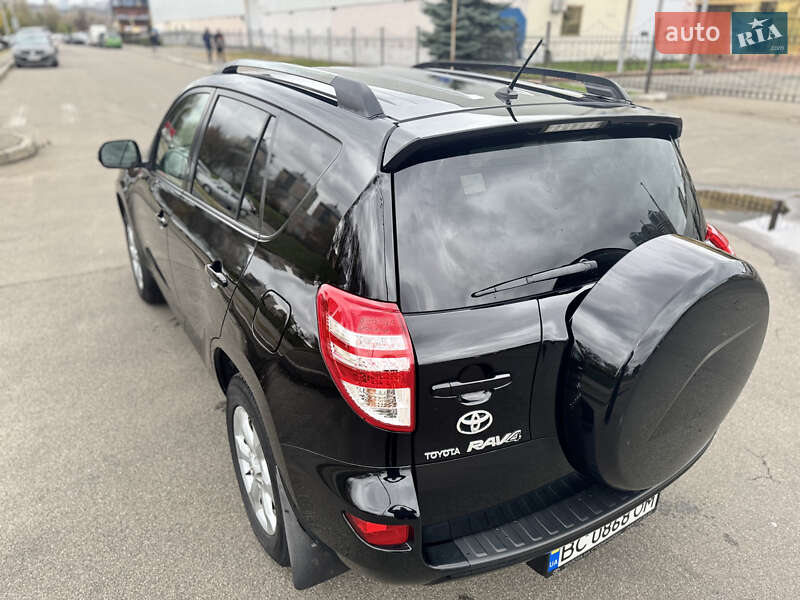 Внедорожник / Кроссовер Toyota RAV4 2011 в Киеве