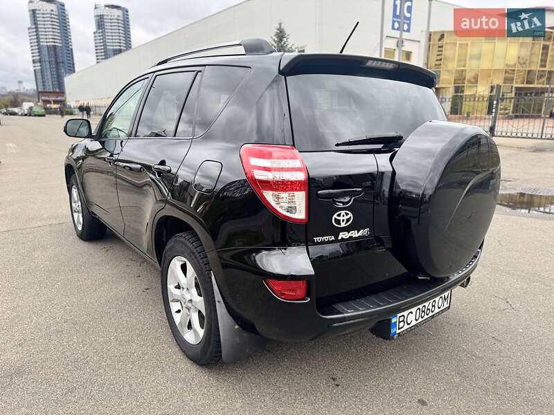 Внедорожник / Кроссовер Toyota RAV4 2011 в Киеве