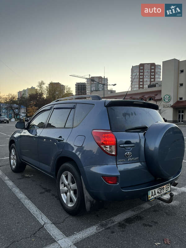 Внедорожник / Кроссовер Toyota RAV4 2008 в Киеве