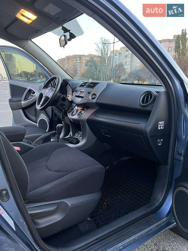 Внедорожник / Кроссовер Toyota RAV4 2008 в Киеве