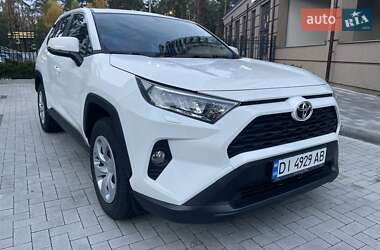 Внедорожник / Кроссовер Toyota RAV4 2020 в Ирпене