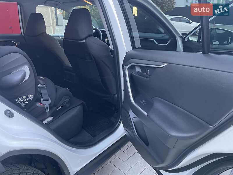 Внедорожник / Кроссовер Toyota RAV4 2020 в Ирпене фото 16 Внедорожник / Кроссовер Toyota RAV4 2020 в Ирпене