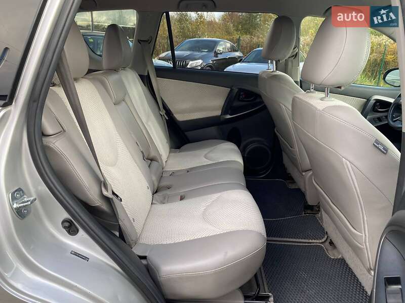 Внедорожник / Кроссовер Toyota RAV4 2012 в Львове