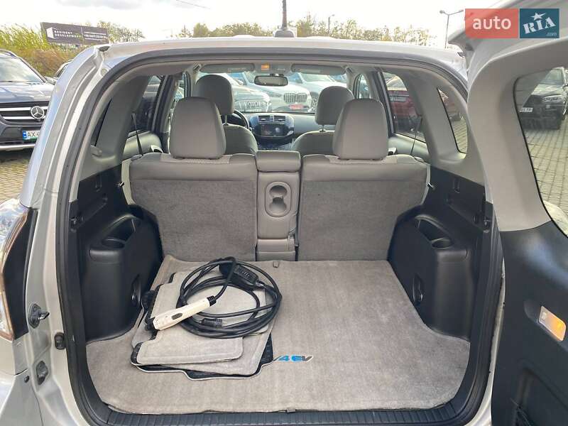 Внедорожник / Кроссовер Toyota RAV4 2012 в Львове