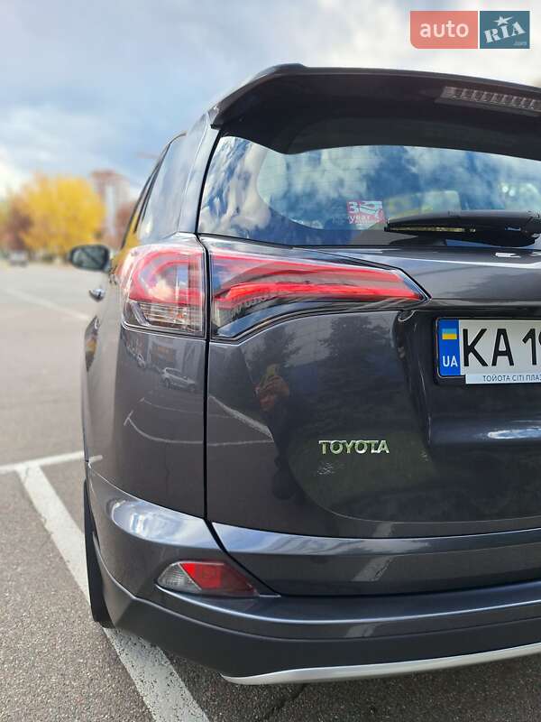 Внедорожник / Кроссовер Toyota RAV4 2018 в Киеве