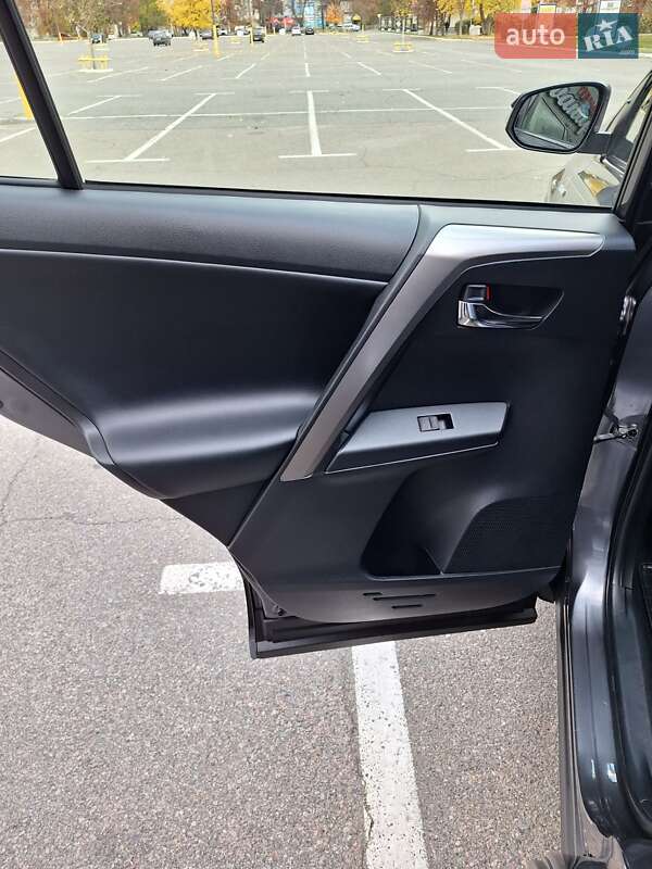 Внедорожник / Кроссовер Toyota RAV4 2018 в Киеве