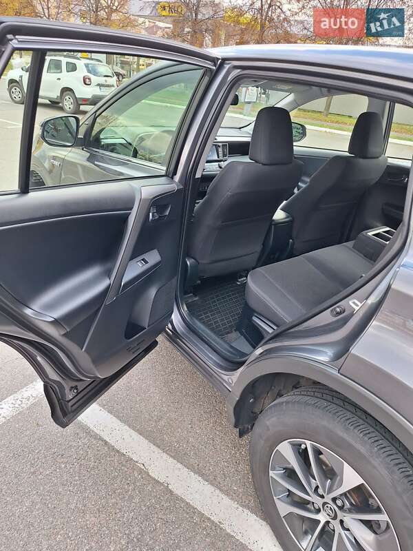 Внедорожник / Кроссовер Toyota RAV4 2018 в Киеве