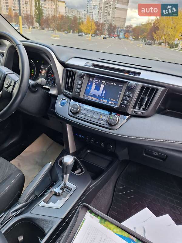 Внедорожник / Кроссовер Toyota RAV4 2018 в Киеве