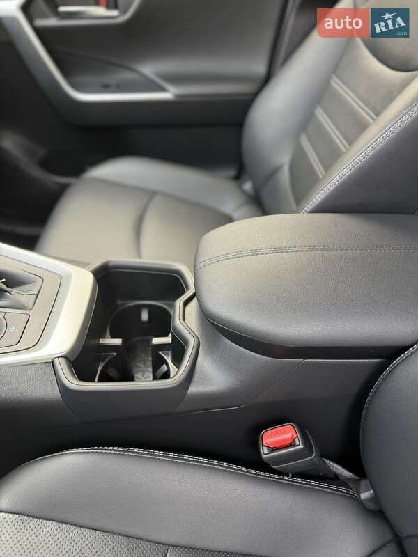 Внедорожник / Кроссовер Toyota RAV4 2023 в Днепре фото 12 Внедорожник / Кроссовер Toyota RAV4 2023 в Днепре