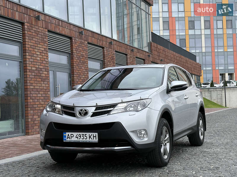 Внедорожник / Кроссовер Toyota RAV4 2015 в Днепре