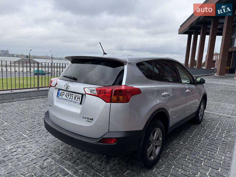 Внедорожник / Кроссовер Toyota RAV4 2015 в Днепре