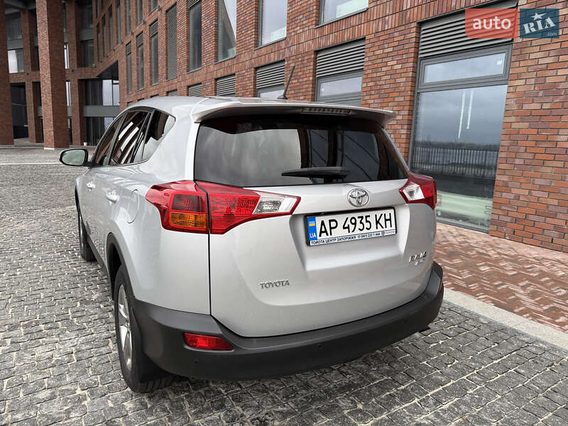 Внедорожник / Кроссовер Toyota RAV4 2015 в Днепре