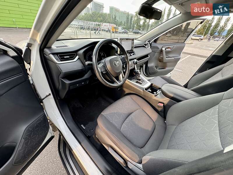 Внедорожник / Кроссовер Toyota RAV4 2019 в Киеве фото 29 Внедорожник / Кроссовер Toyota RAV4 2019 в Киеве