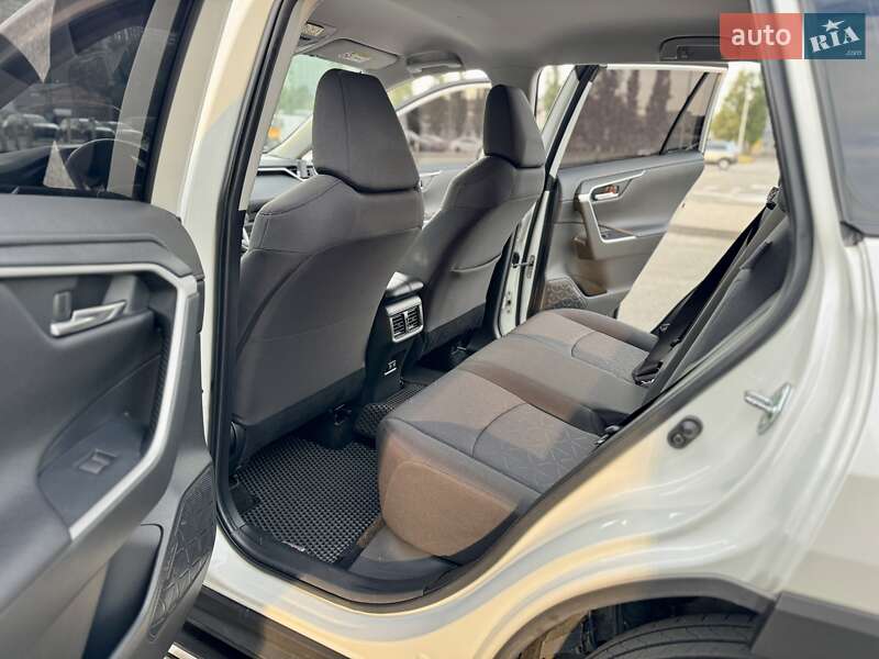 Внедорожник / Кроссовер Toyota RAV4 2019 в Киеве фото 35 Внедорожник / Кроссовер Toyota RAV4 2019 в Киеве