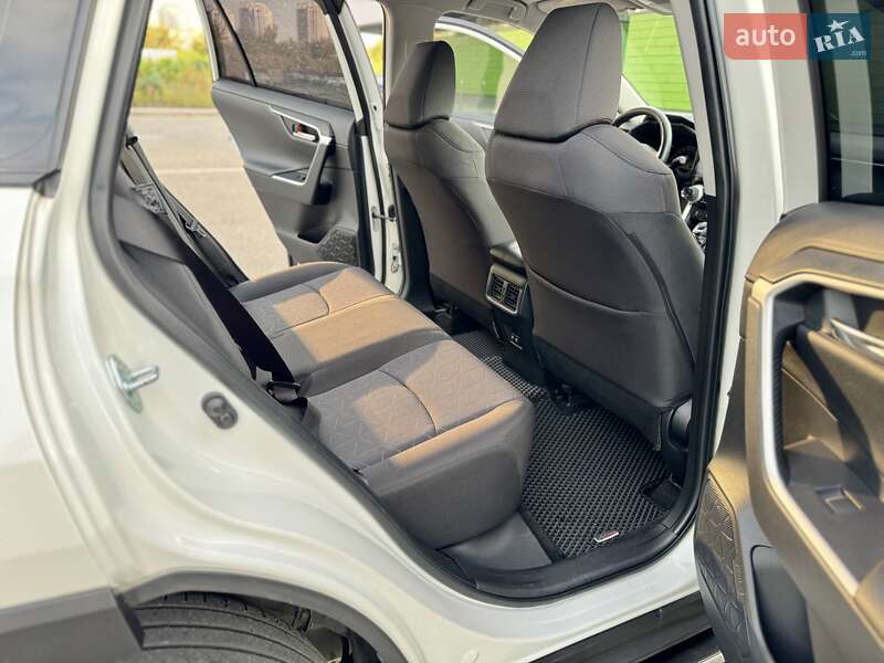 Внедорожник / Кроссовер Toyota RAV4 2019 в Киеве фото 38 Внедорожник / Кроссовер Toyota RAV4 2019 в Киеве